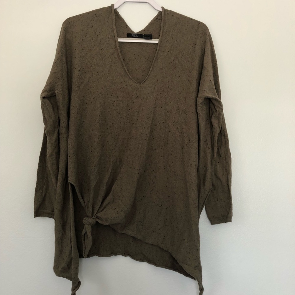 RDI V-neck Sweater
